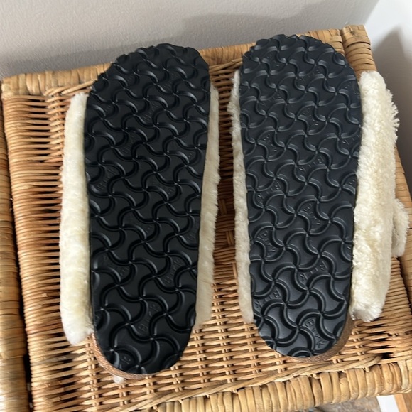 Free People x Birkenstock Arizona Big Buckle Teddy Sandals Size 10 NIB - Picture 10 of 16